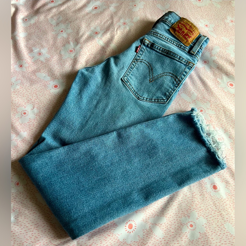 LEVI’S Wedgie Straight Leg Women's Distressed Blue Jeans Raw Hem High Rise Sz 24